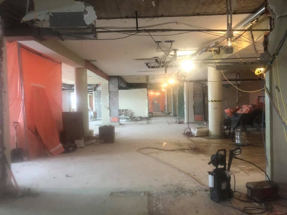 Étage dégarni, prêt pour la suite des travaux